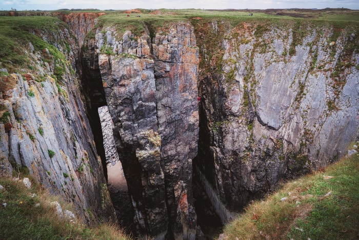 "Getting into Hades" - a photo of a chasm