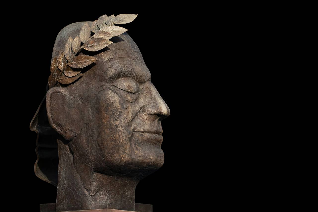 a photo of a bust of Julius Caesar